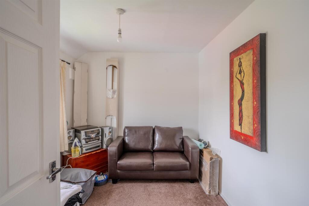 92 Court Farm Road-4.jpg