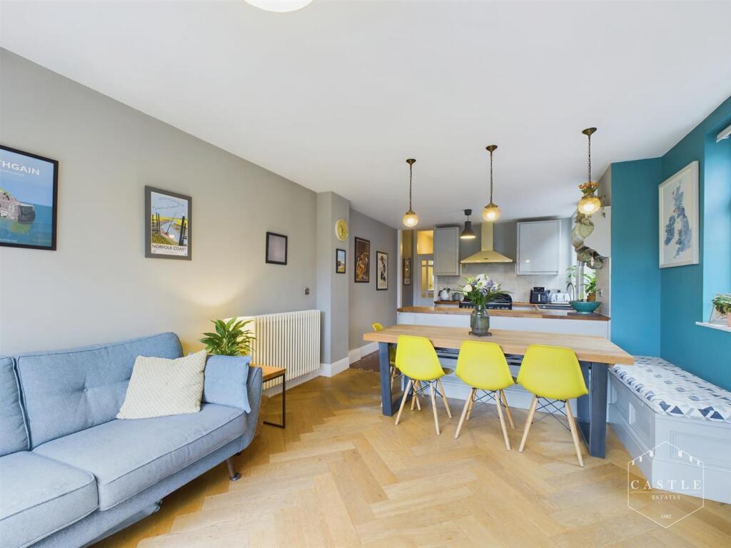 EXTENDED LIVING KITCHEN