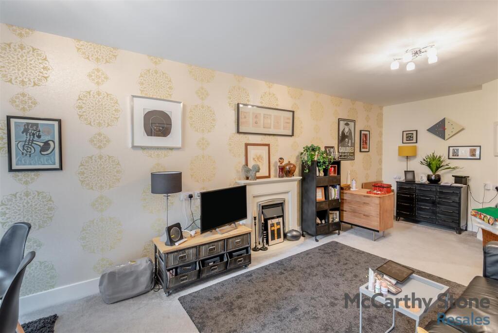 8662478-interior06.jpg
