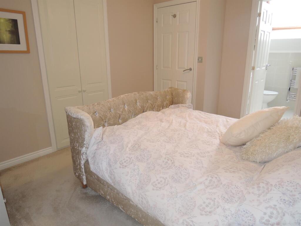 Bed 1 (2).JPG