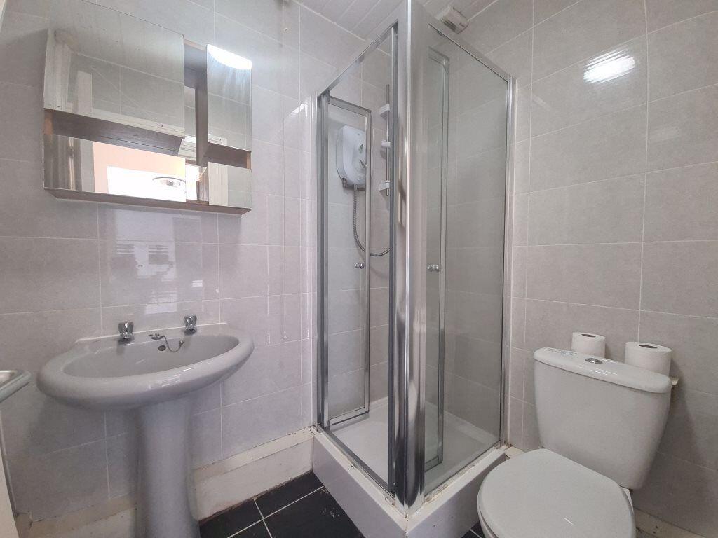 A well-maintained bathroom suite featuring a gl...