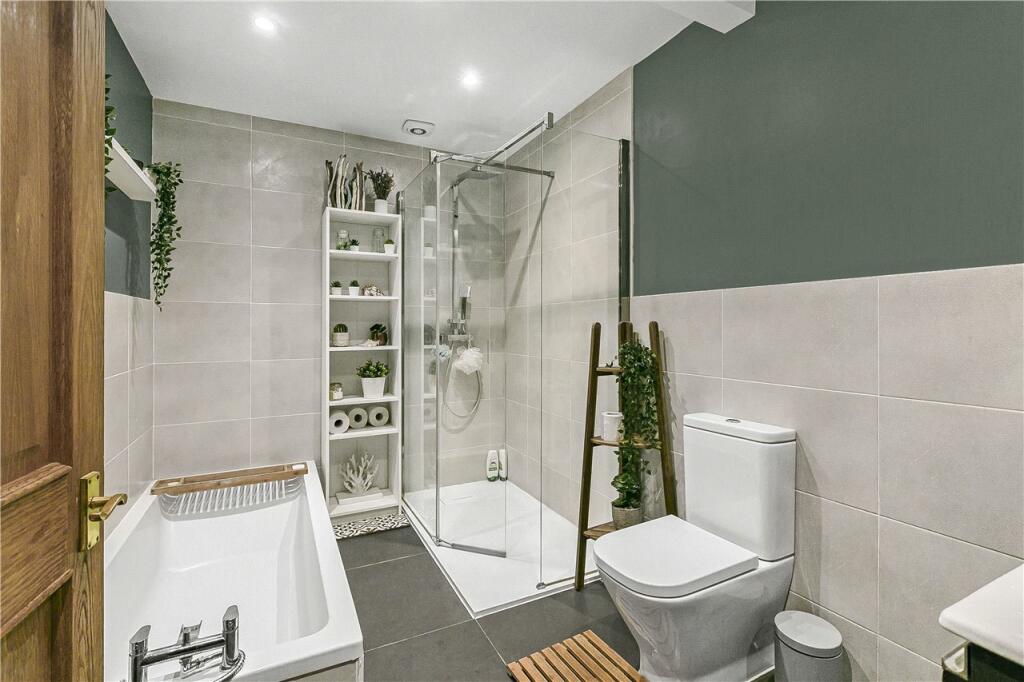 Bathroom/Shower
