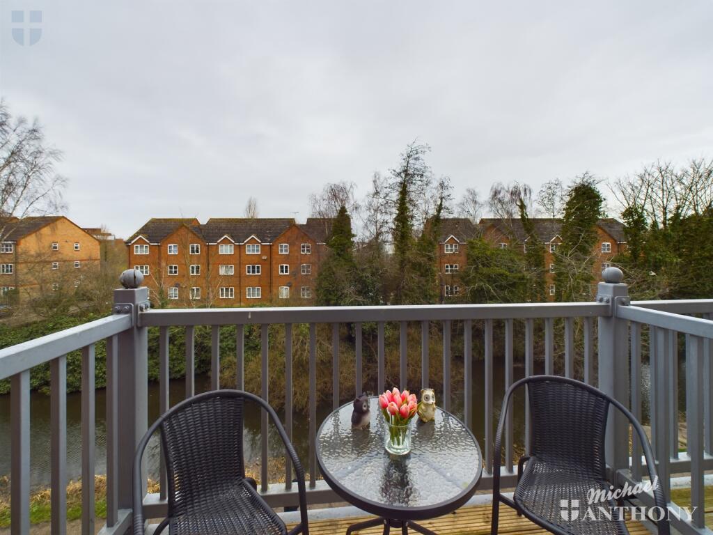 CAM03218G0-PR0543-STILL011
