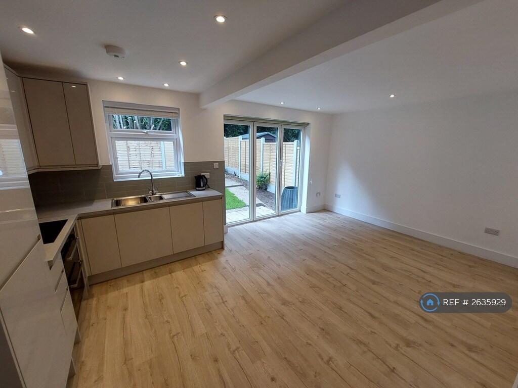 Kitchen/ Living