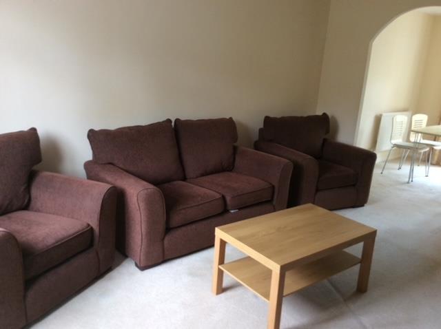 3 Bushy Close living room2.JPG