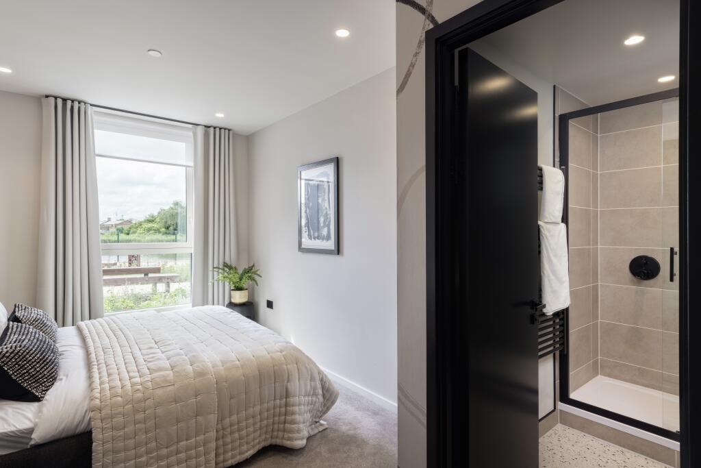 Poplar Riverside- show apartment