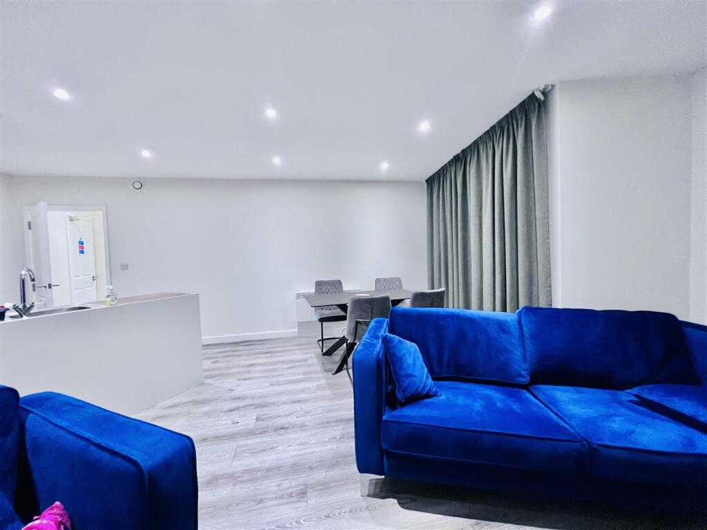 Open plan living/dining area