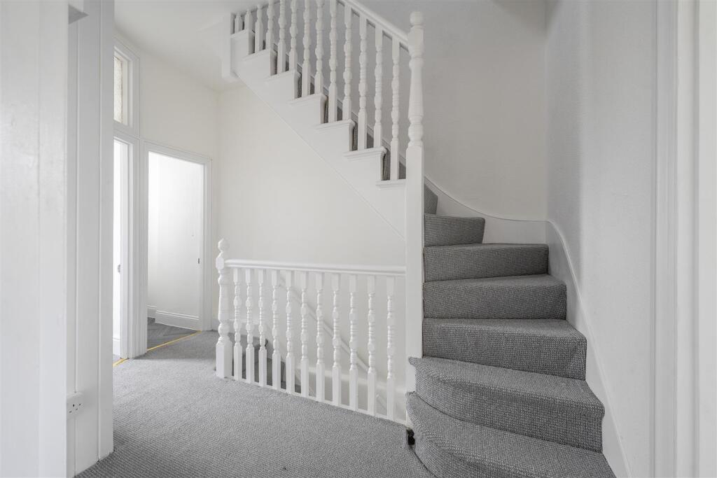 Hallway-2.jpg