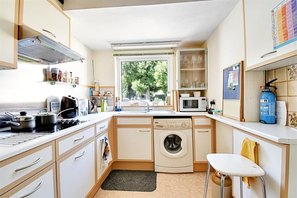 Kitchen 1.jpg