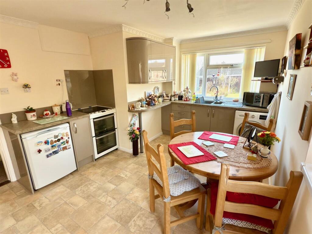 KITCHEN DINER.jpg