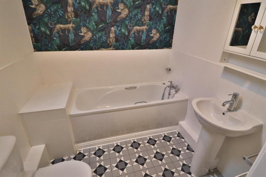 FAMILY BATHROOM
