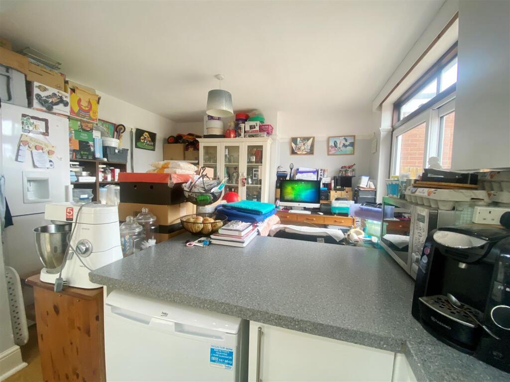 27 Belmont Road, Rugby (20).jpeg