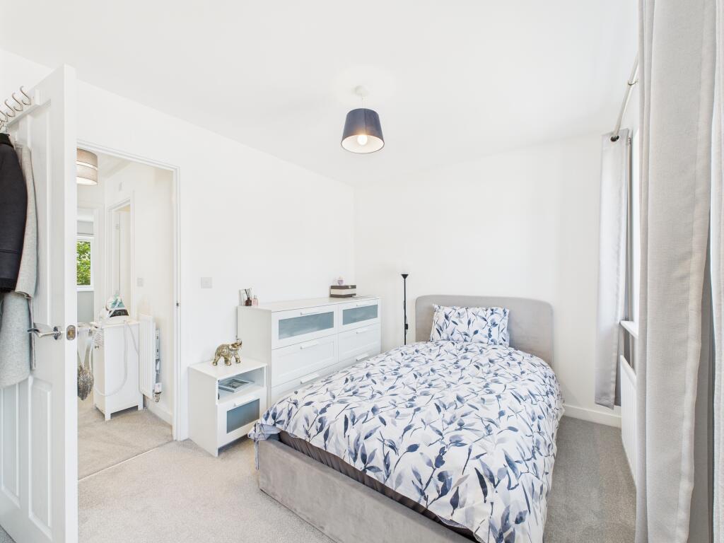 CAM02909G0-PR0431-STILL007