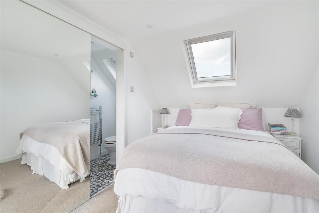 1 heath villas tn26 (2).jpg