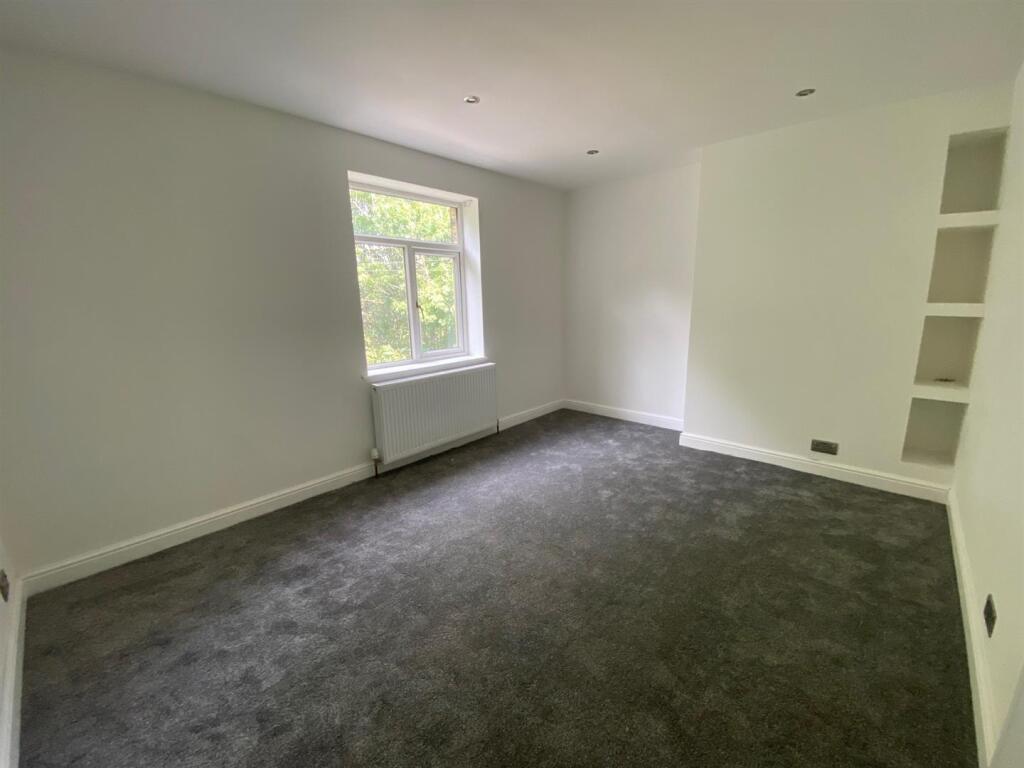 BEDROOM.jpg