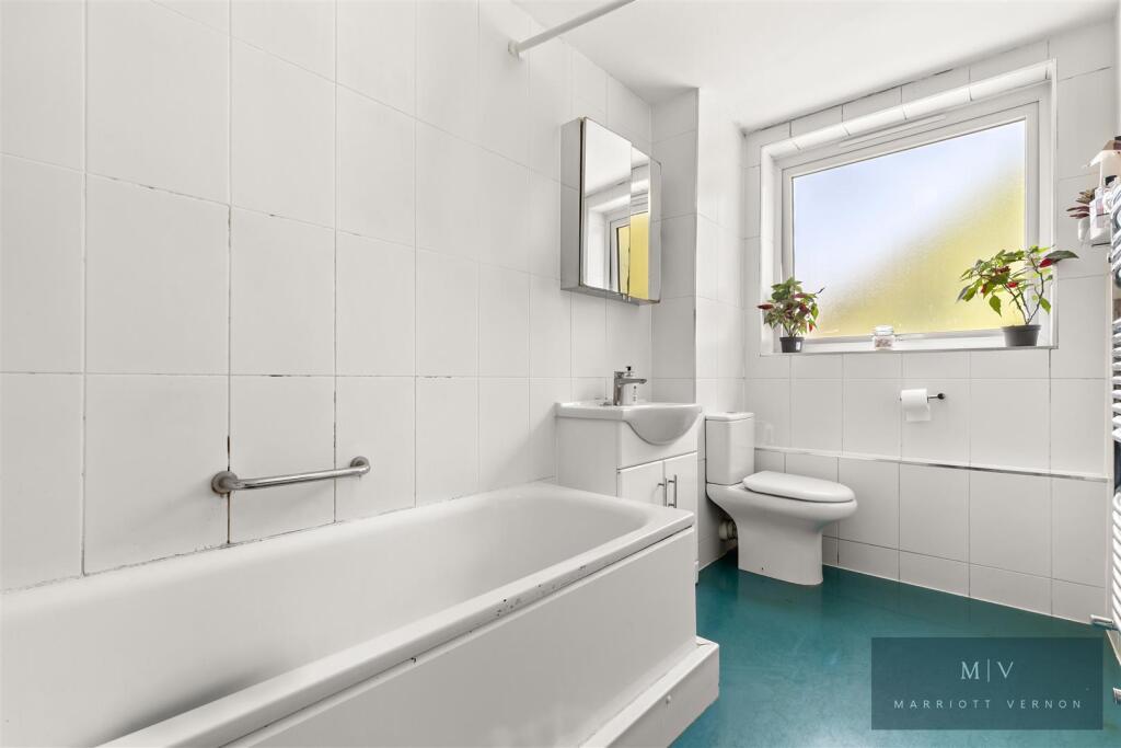 Flat 16 Lister Court MV-5.jpg