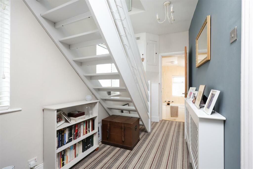 38 Byron Street 12.JPG