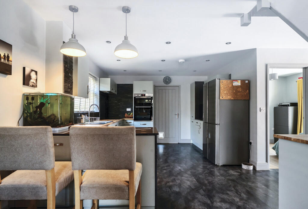 1329829-22-6887a8...