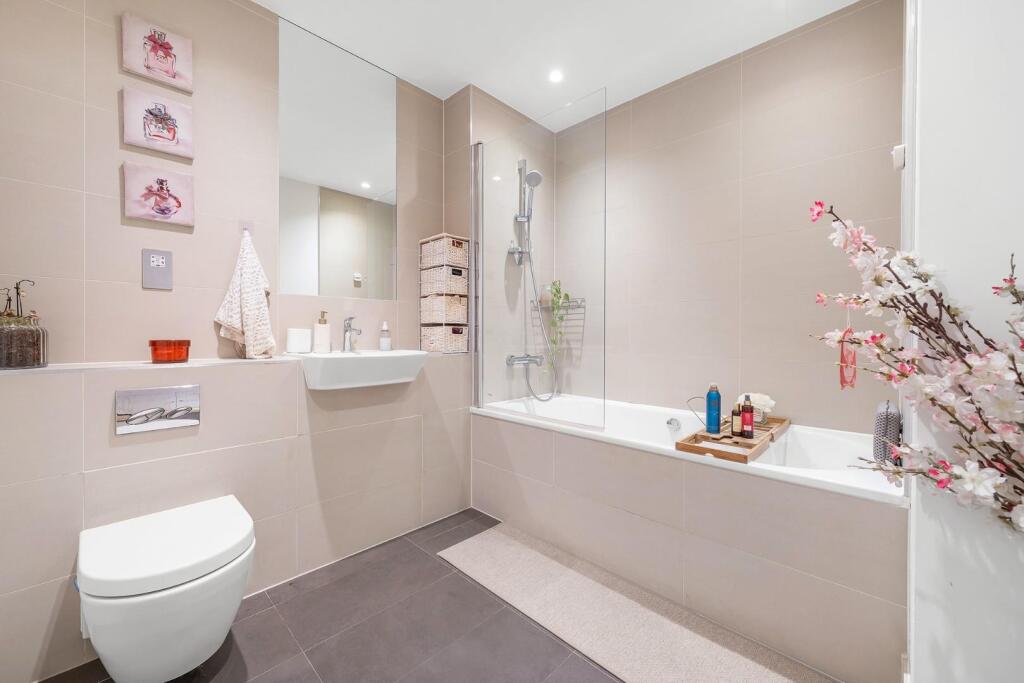 Bathroom.JPG