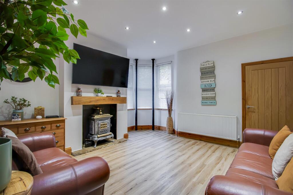 SITTING/DINING ROOM