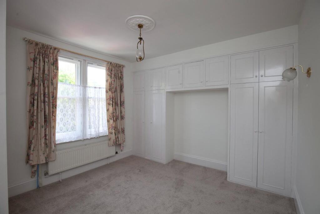 Principle Bedroom (First Floor)