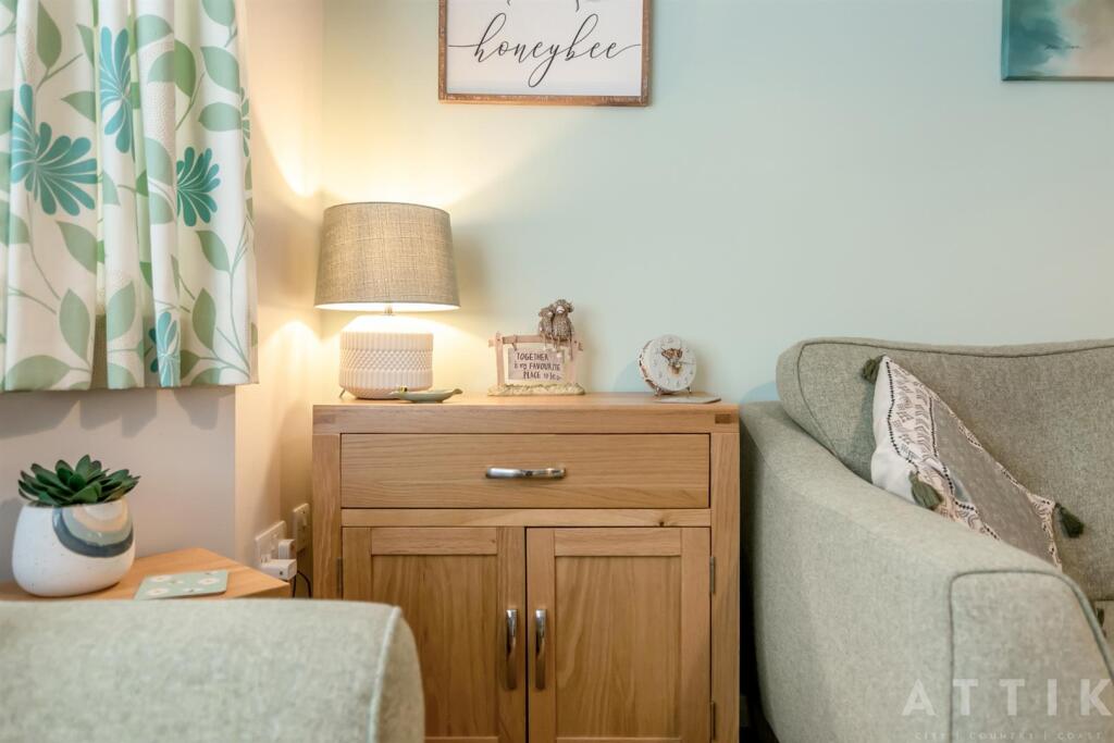 9 Bedingfield Crescent Halesworth IP19 8DZ (11).jp