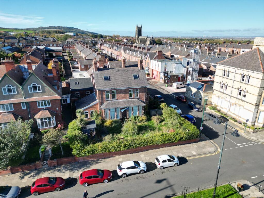 dji_fly_20251016_233018_573_1761140780782_photo.