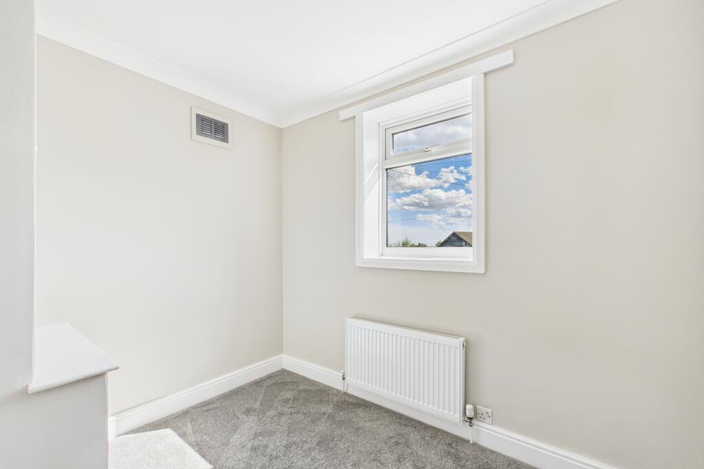 CAM04201G0-PR0107-STILL021