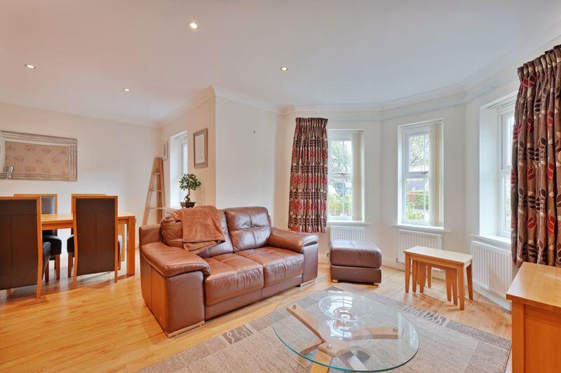 Lounge/ Dining space