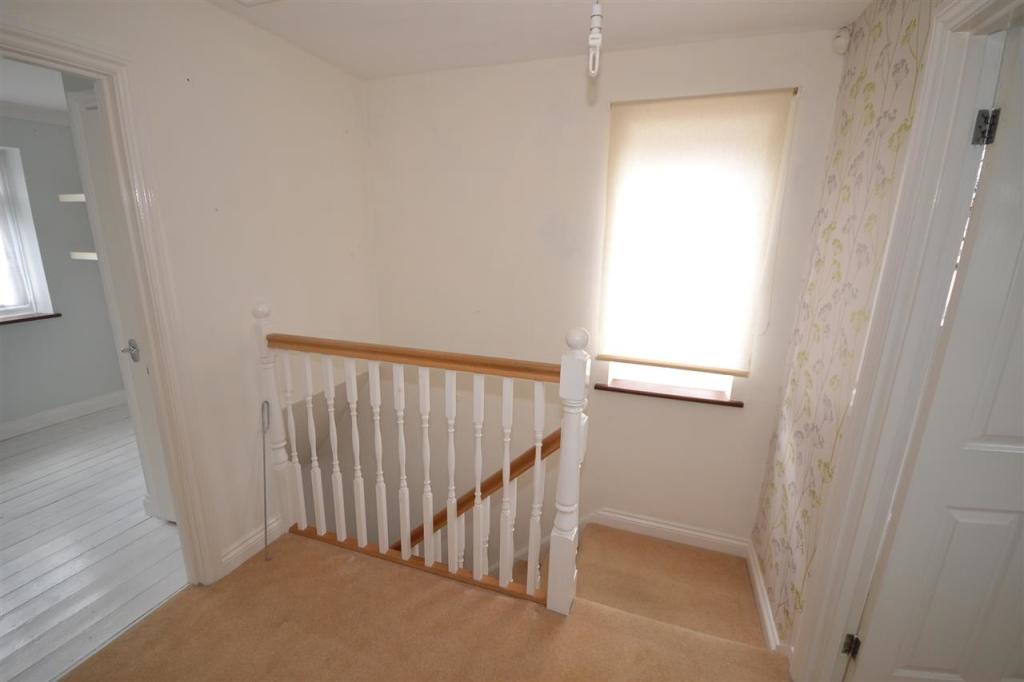 FIRST FLOOR LANDING