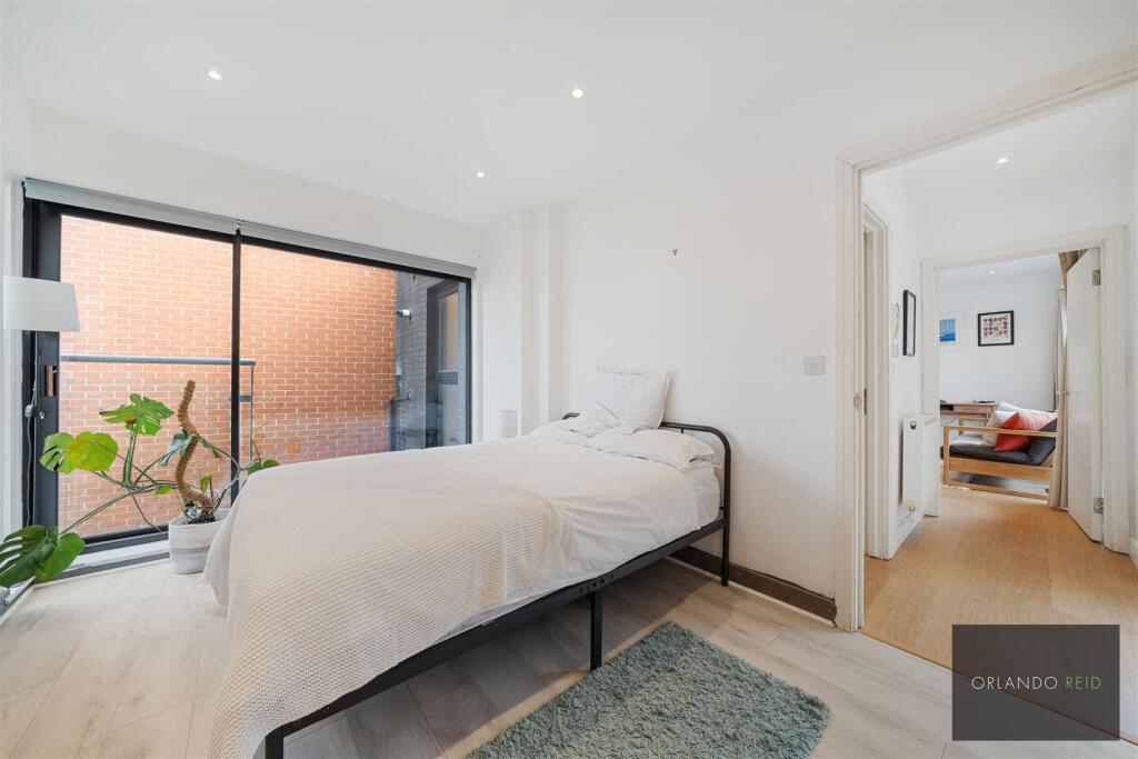 Flat 4, 559 Wandsworth Road SW8 3JD-11.jpg