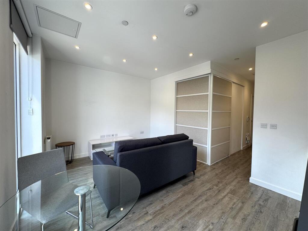 Living Area pic 5.jpeg