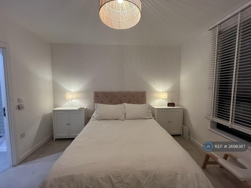 Ensuite Main Bedroom