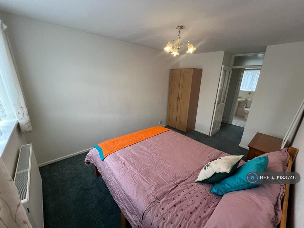 Double Bedroom 