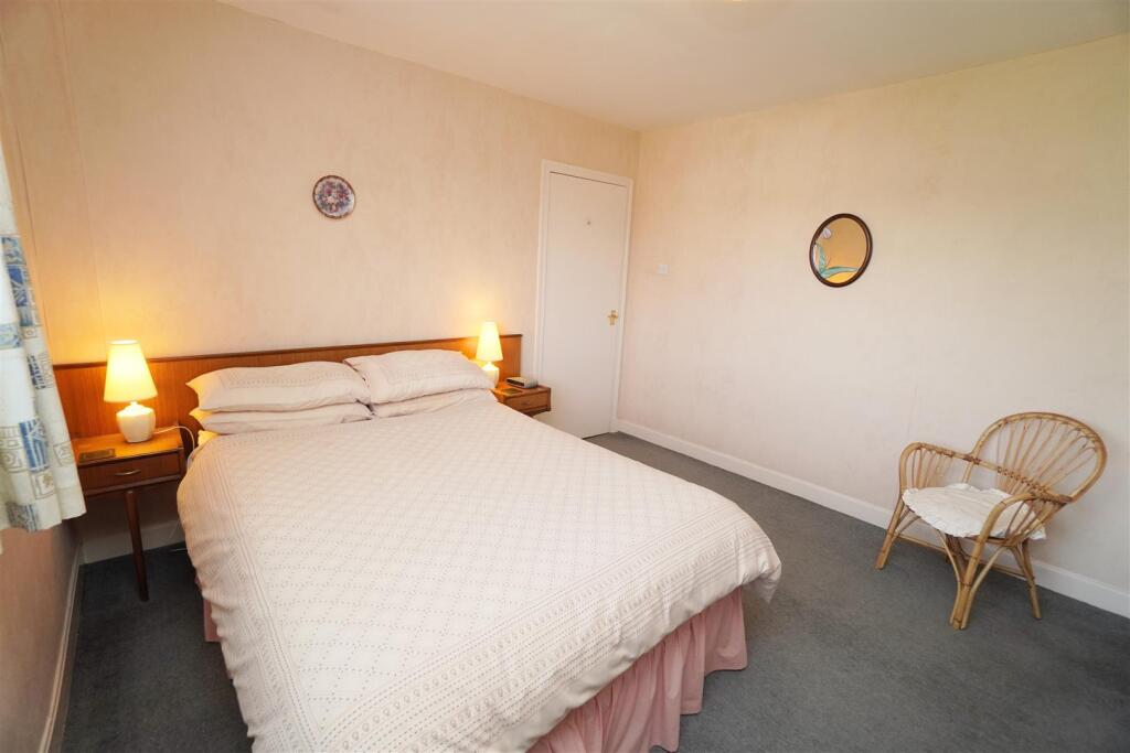 bedroom2.jpg
