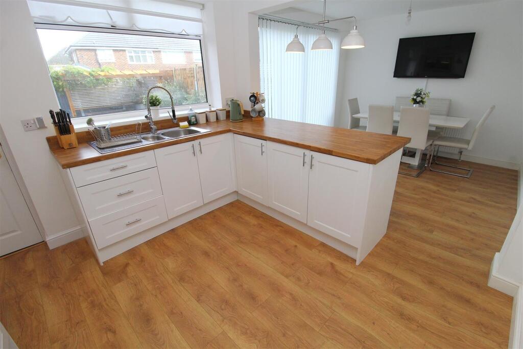 Open Plan Kitchen / Dining Room