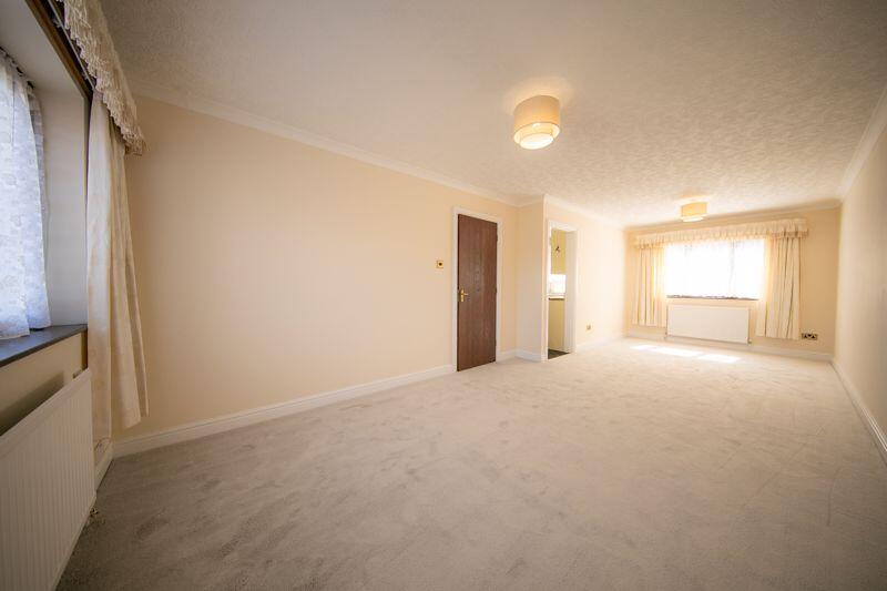 Lounge &amp; dining room