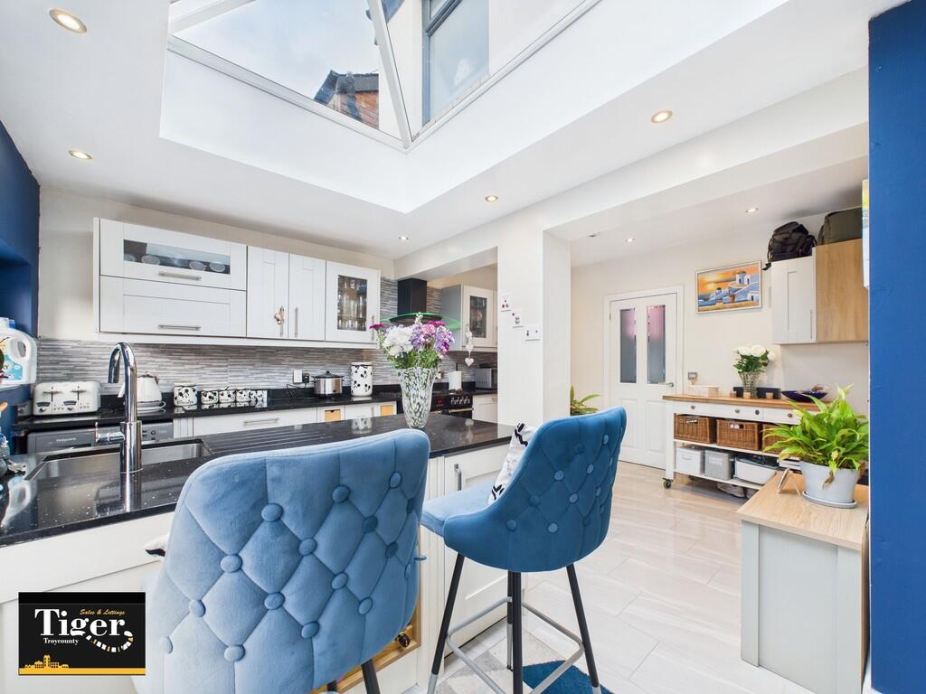 CAM02176G0-PR0553...