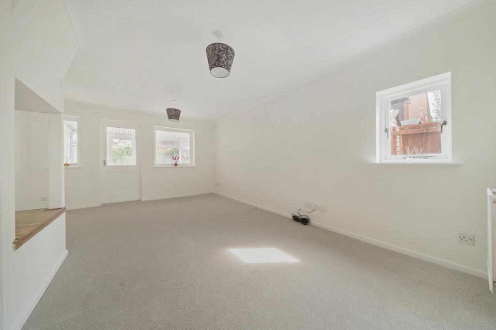 Lounge/Dining Room