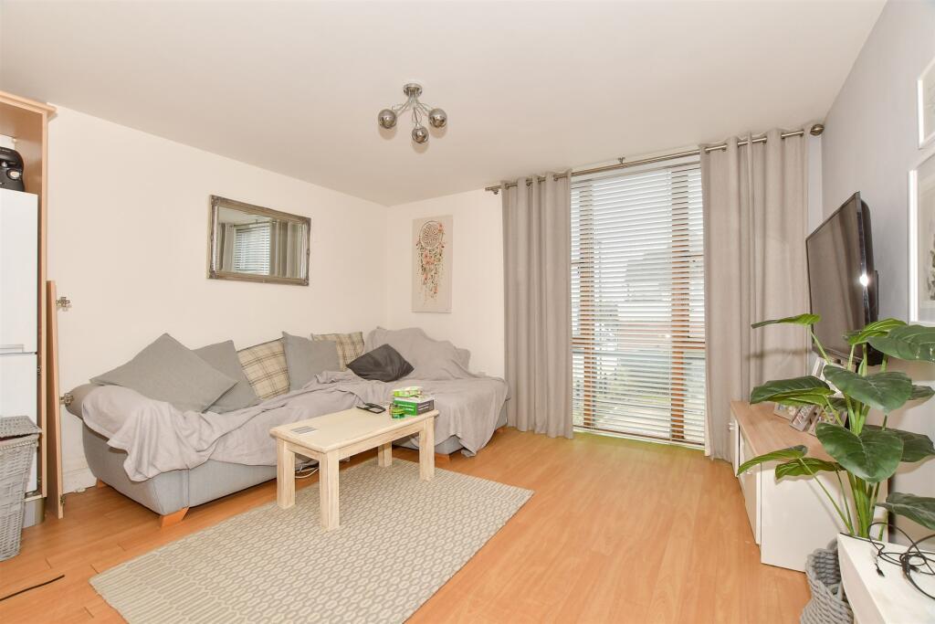 Lounge/Kitchen
