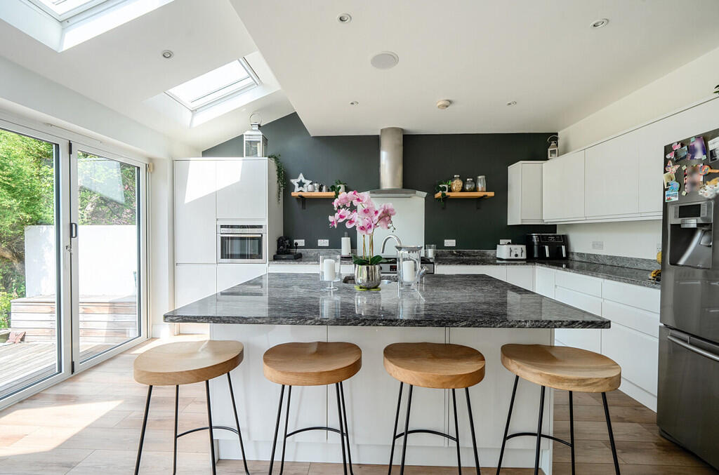 1290471-19-683d9a...