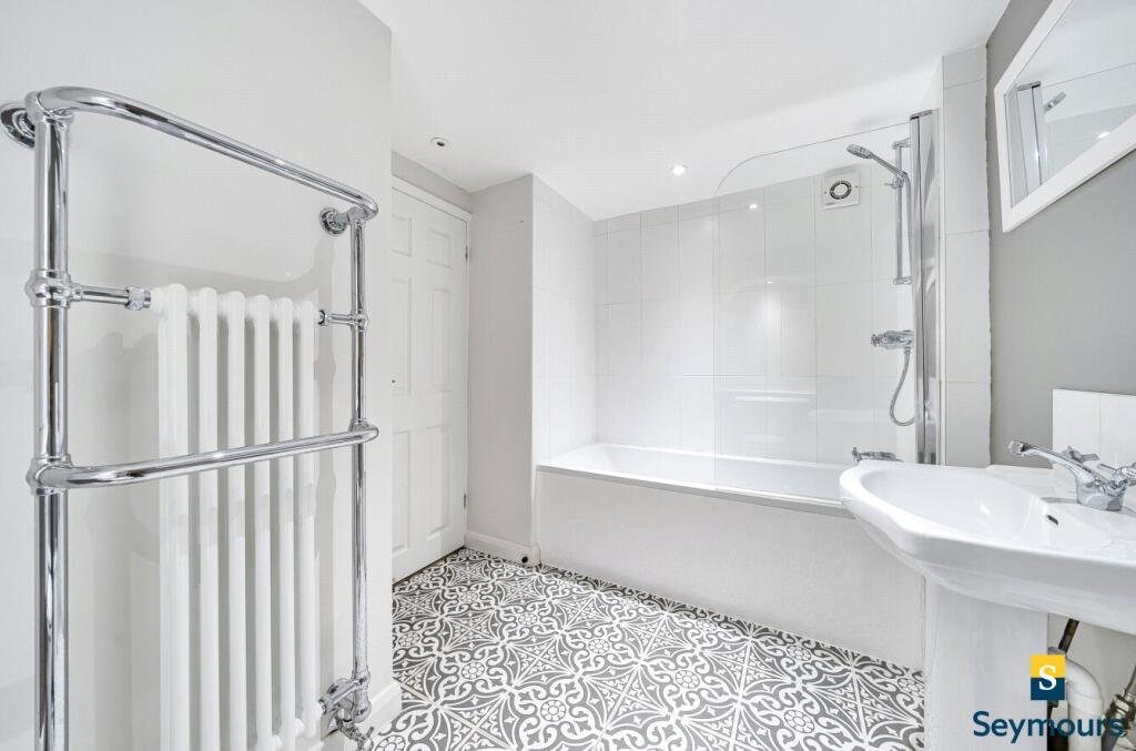 En-Suite Bathroom