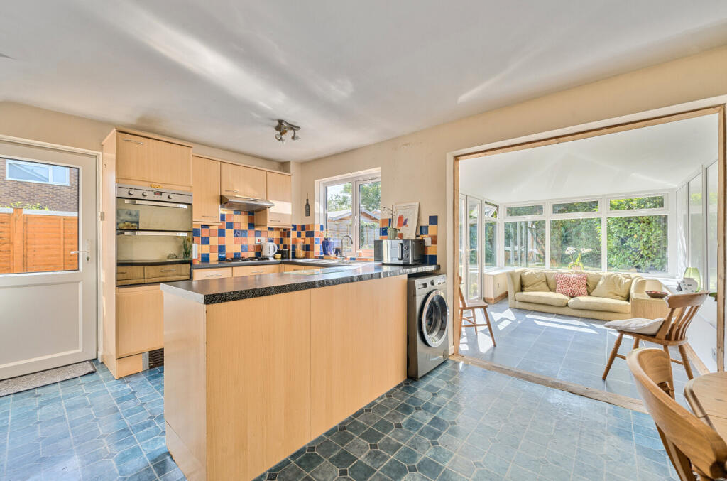 1302372-16-685048...