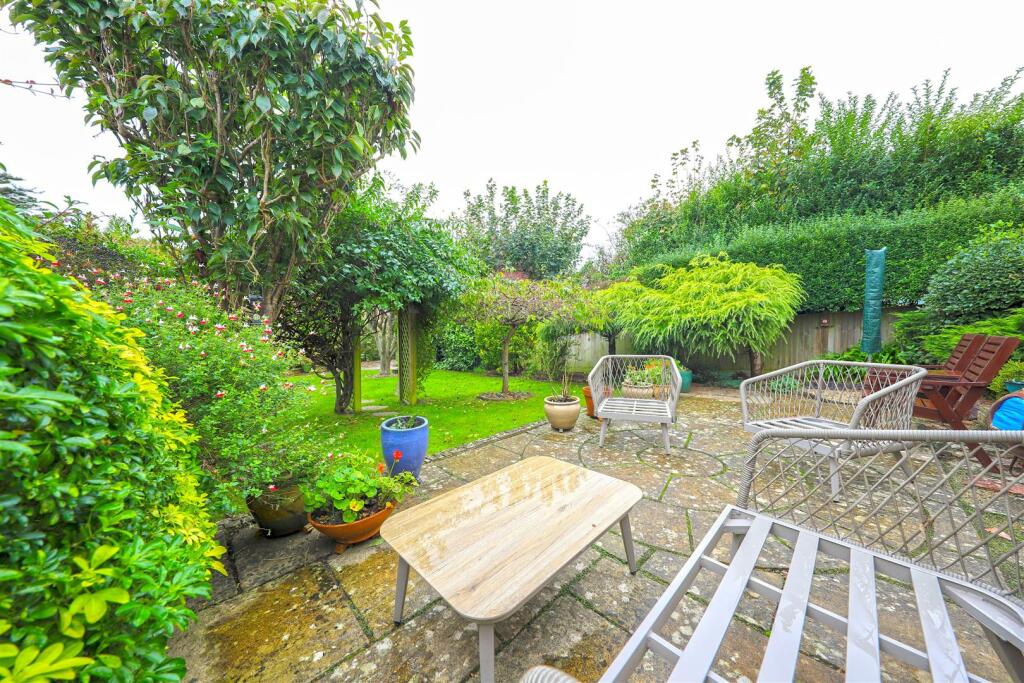 nicholas james glynn road week garden.jpg