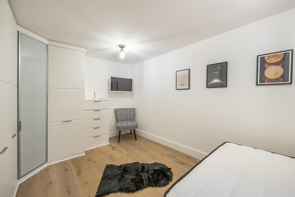 bedroom (4).jpg