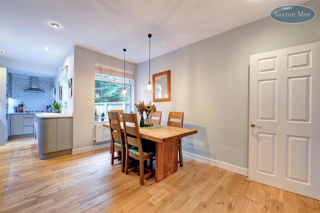 428 Springvale Rd - dining room 2977.jpg
