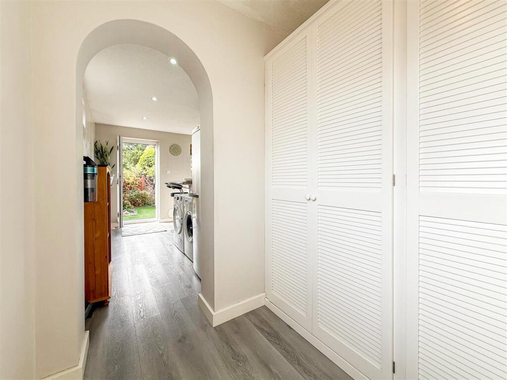 kitchen/utility area