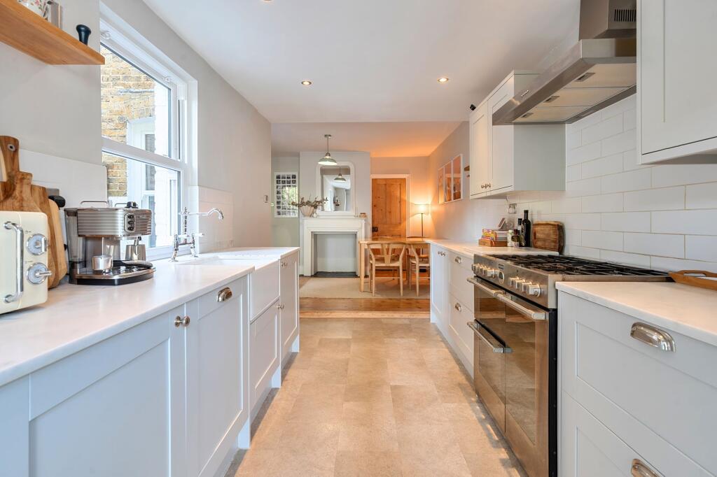 Kitchen/Dining Room (6)