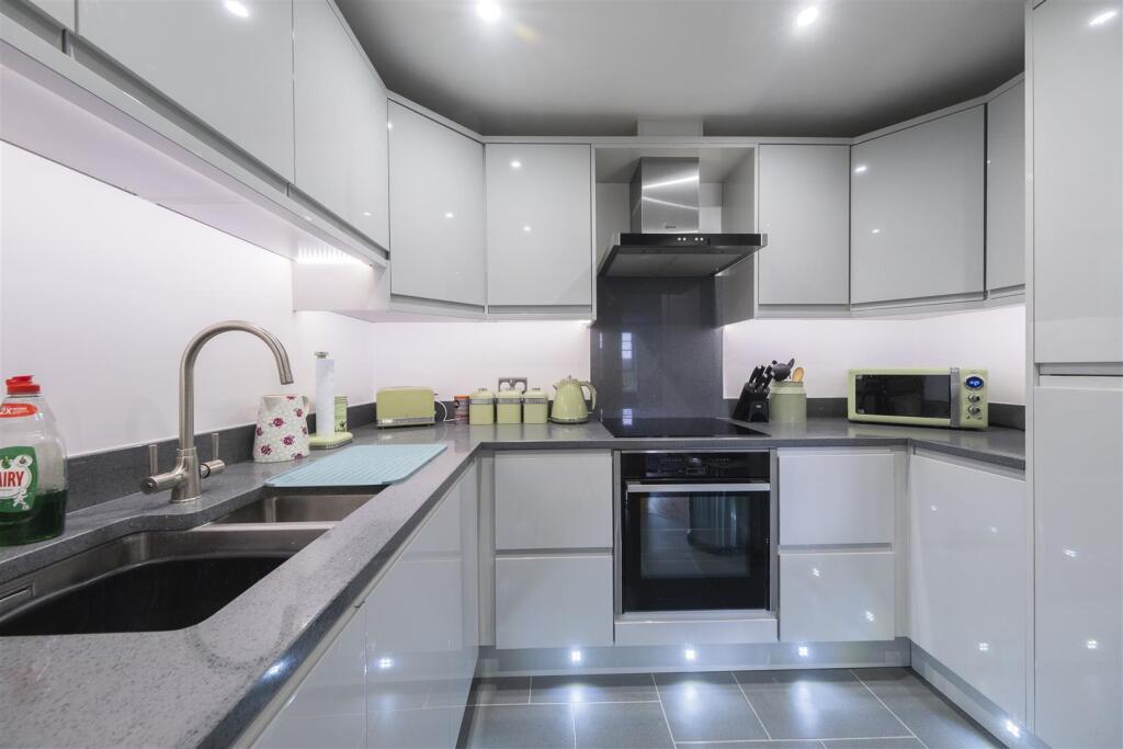 12 The Pines-002.JPG