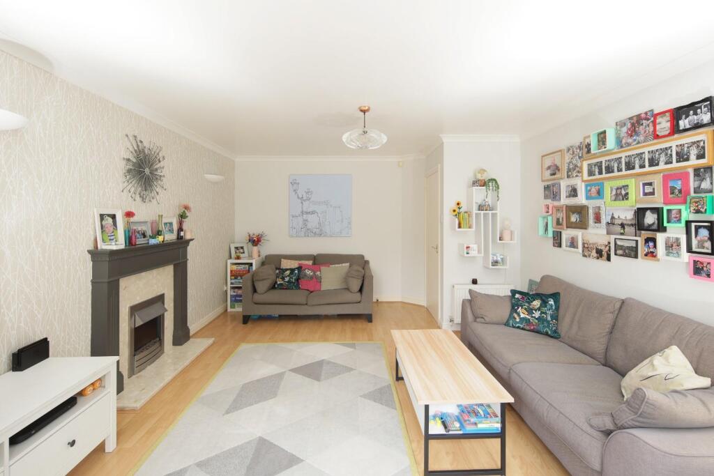 9 Mark Antony Drive Cv34-8.jpg